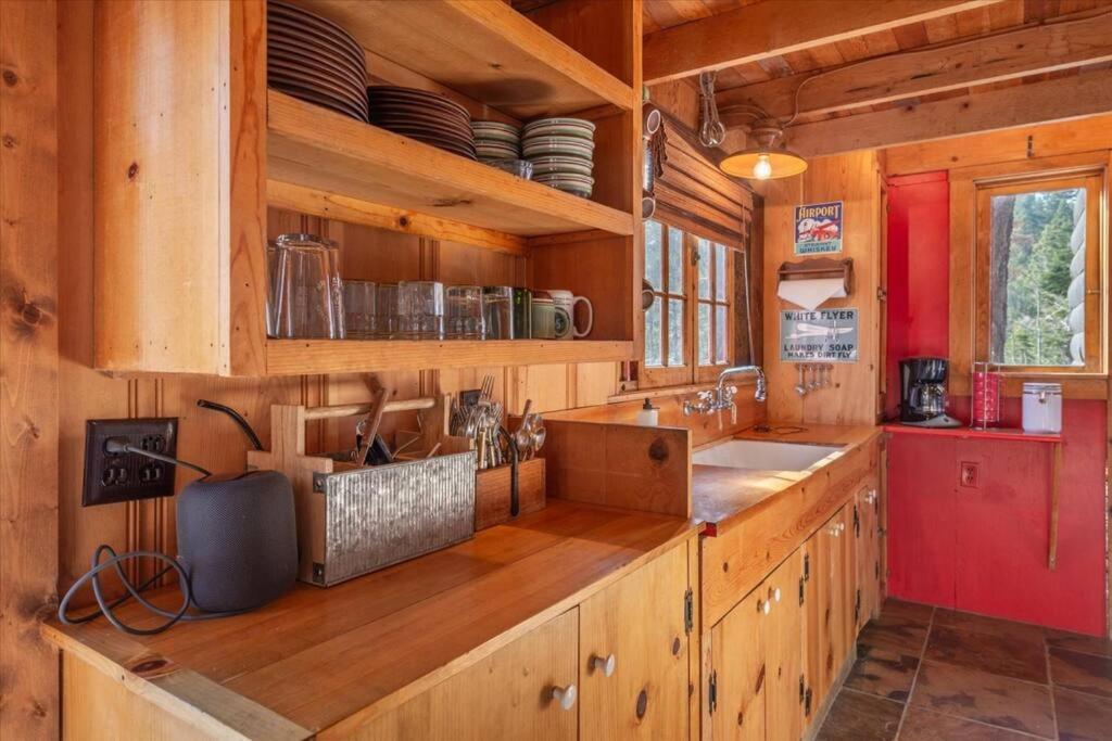 Coziest Cabin In Tahoe W Stone Fireplace Comfy Beds Close To Slopes & Lake Carnelian Bay Extérieur photo