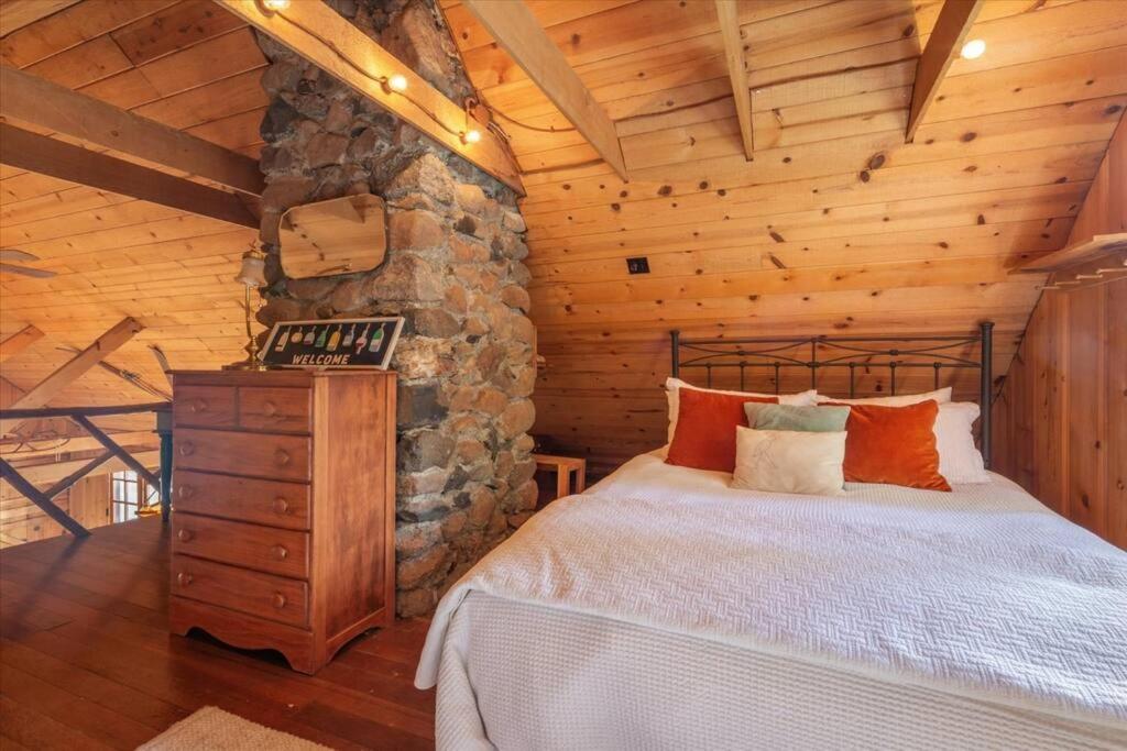 Coziest Cabin In Tahoe W Stone Fireplace Comfy Beds Close To Slopes & Lake Carnelian Bay Extérieur photo